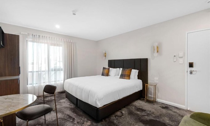 Wagga Wagga Hotel | St Hugh Hotel Wagga Wagga