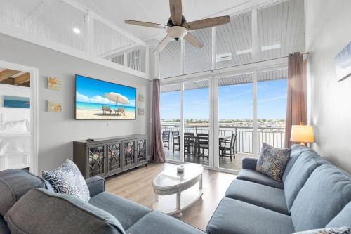 Meadows Casa | St John - Downtown Waterfront Penthouse Pool Parking Dock