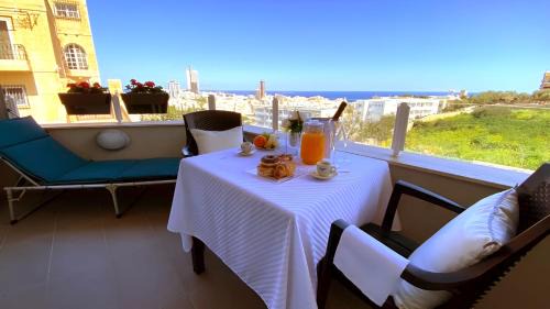 Ta' Giorni Apartamento | St. Julian's Super Bright And Spacious Seaview Apartment