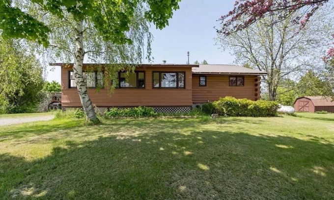 Brier Hill Cabaña | St. Lawrence River Modern Log Home