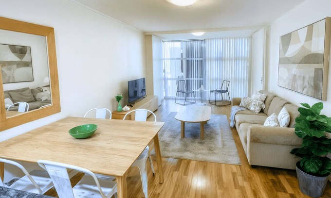 St. Leonards Apartamento | St Leonards - ATCH9 - Atchison Street - Relaxed Central Apartment with Study, Gym Secure Parking