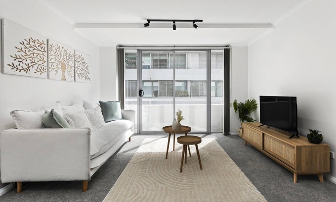 St. Leonards Apartamento | St Leonards- LN405 Atchison Street - Stylish Studio with Juliet Balcony Separate Bedroom Space