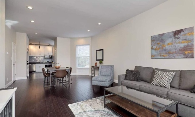 Central West End Apartamento | St. Louis 2BD/2BA, Forest park, BJ hospital, & CWE Fl 2