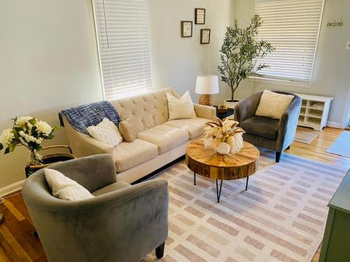 St. Louis Casa | St Louis Family Friendly Gem in Dogtown