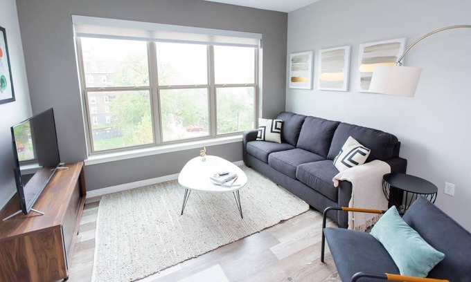 DeBaliviere Place Apartamento | St Louis Luxurious 2BD 2BA Forest Park Apartment