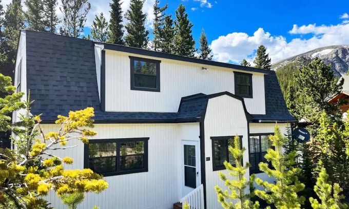 Saint Mary's Casa | St Mary's Glacier Retreat | A Cozy Lakeside Escape
