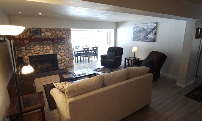 Saint Mary's Condominio | St. Mary's Landing 950 sq ft 2 bedroom condo. At 10,000 feet!