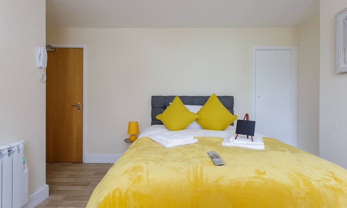 Southampton City Centre Apartamento | St Mary's Modern Central Huge Studio Apartments