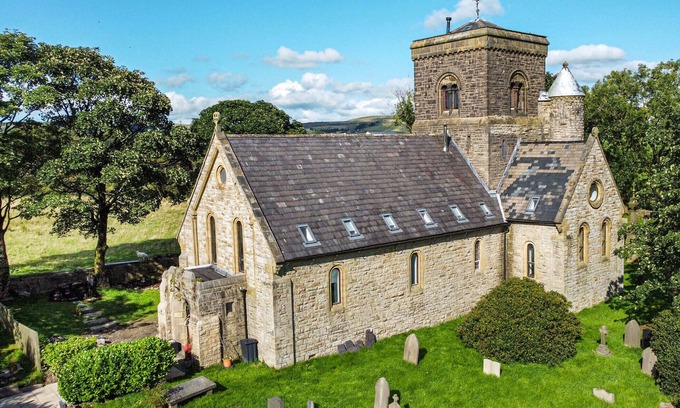 Crawshaw Booth Cabaña | ST MICHAEL ON THE HILL, family friendly, with hot tub in Rossendale