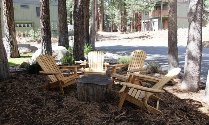 Mammoth Lakes Condominio | St. Moritz 12 Bright and cozy Mountain Cabin, Centrally Located by RedAwning