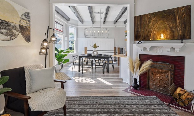 West Seventh Casa | St. Paul Hidden Gem close to the Xcel Center + Airport hosted by Katrina