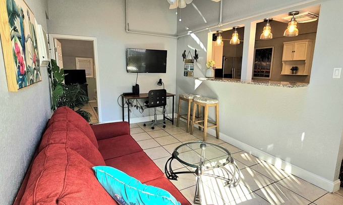 Historic Old Northeast Apartamento | St Pete 3 minutes to Pier!