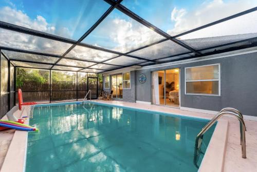 St. Petersburg - Clearwater Casa | St Petersburg Private Villa with Pool Gym Grill Self Check-In