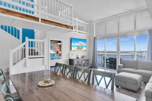 Meadows Casa | St Thomas - Waterfront Penthouse sleeps 16 w Pool & Boat Dock