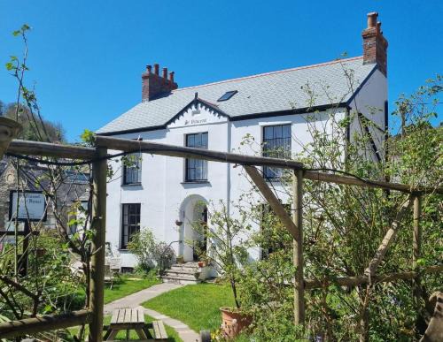 Lynton Casa | St Vincent Guest House