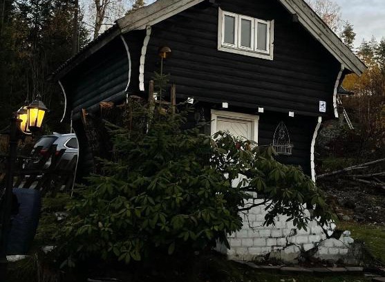Eidsvoll Otro | Stabbur Steinbekken, back to basic primitive overnight, no shower, shared toilet
