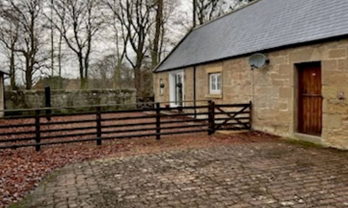 Paxton Cabaña | Stable Cottage - spacious one level cottage with private courtyard.