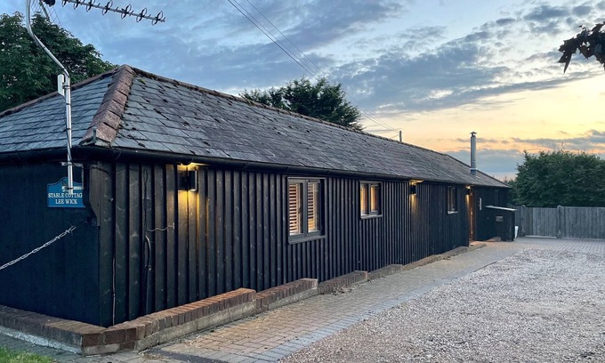 Brightlingsea Cabaña | Stable Cottage at Lee Wick Farm Cottages