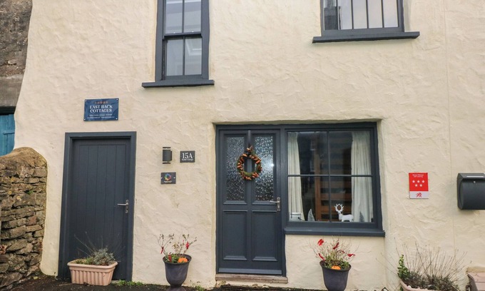 Pembroke Cabaña | STABLE COTTAGE, pet friendly, character holiday cottage in Pembroke