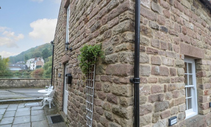 Cromford Cabaña | STABLE COTTAGE, pet friendly, with open fire in Cromford