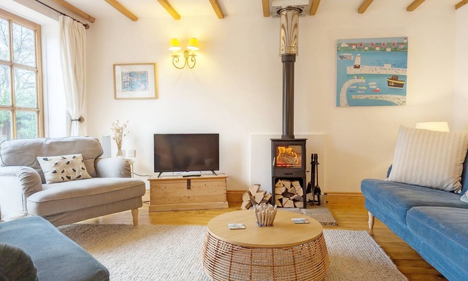 Emsworth Cabaña | Stable Cottage - sleeps 4 guests in 2 bedrooms