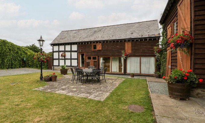 Pembridge Casa | Stable End