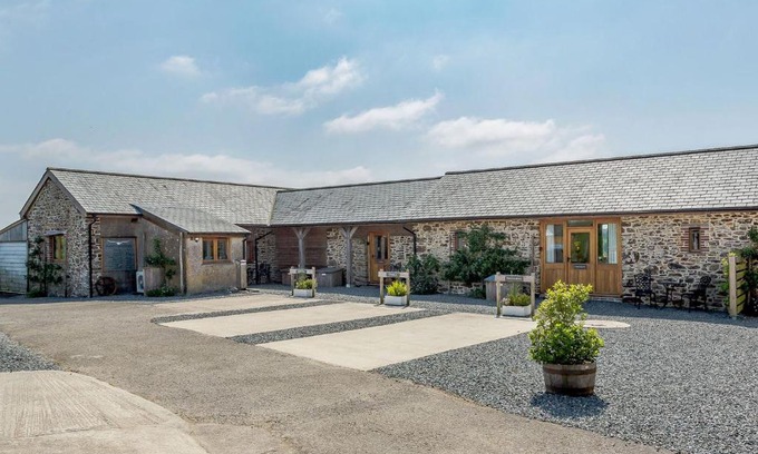 Woolfardisworthy Casa | Stable-Uk12108