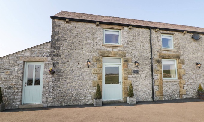 Peak District Cabaña | STABLE VIEW, family friendly, character holiday cottage in Tideswell