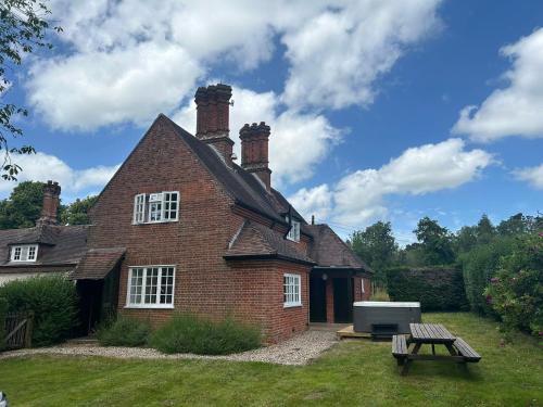 Alderbury Casa | Stables Cottage by Group Retreats