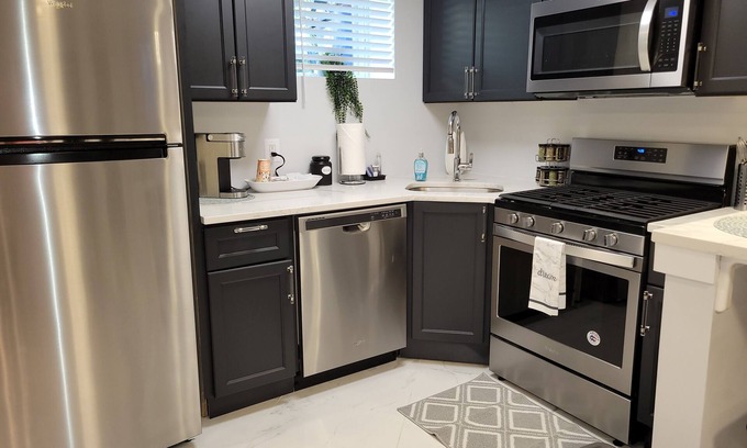 Downtown Baltimore Casa | Stadium Across The Street & University Of Maryland Medical School Bocks Away!