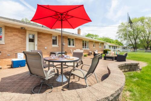 Ashwaubenon Casa | Stadium District Resch 3 BR Sleeps 8
