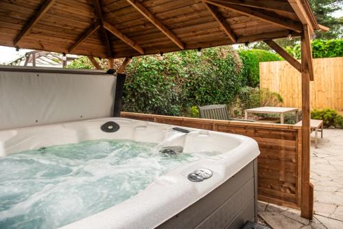 Crich Casa | Stag Manor Hot Tub Retreat near Peak District
