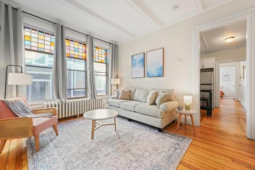 Saratoga Springs Apartamento | Stained Glass Retreat by Saratoga Stays