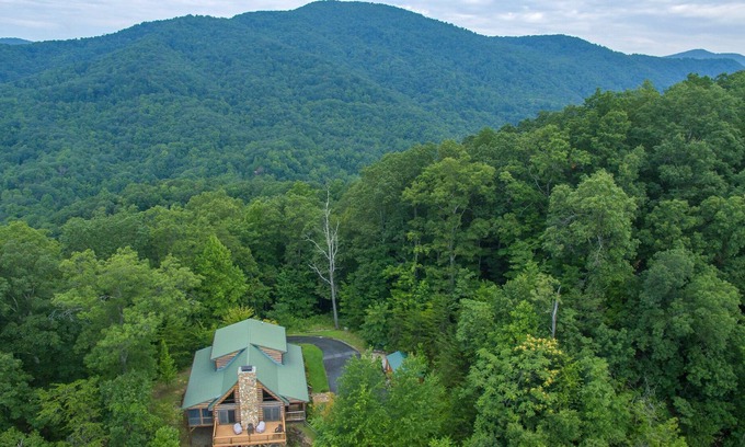 Marion Cabina | Stairway to Heaven | Private Pet-friendly Cabin & Sweeping Mountain Views!