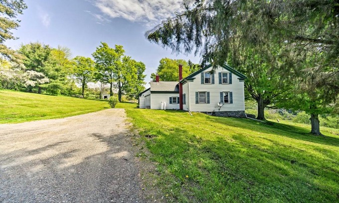 Stamford Casa | Stamford Farmhouse with Deck in Catskill Foothills