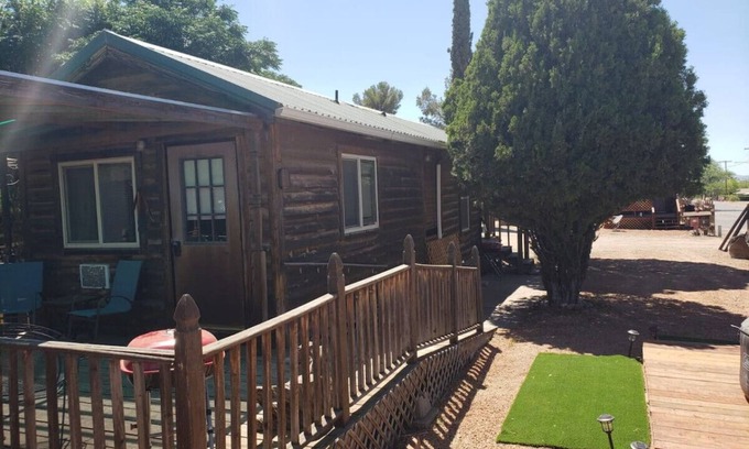 Tombstone Cabina | Stampede - Cabin 2 Tiny Home w/hot tub · Stampede - Cabin 2 Tiny Home w/hot tub