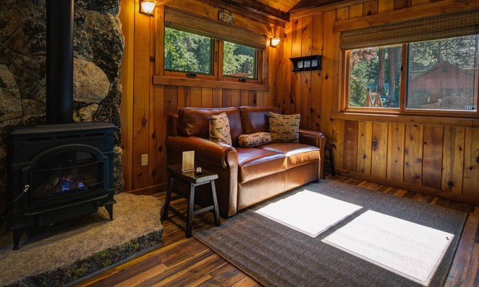 Tahoe Vista Cabina | Anniversary Suite #15-Cabaña-Baño privado con hidromasaje-Lujoso-Vista al Jardín