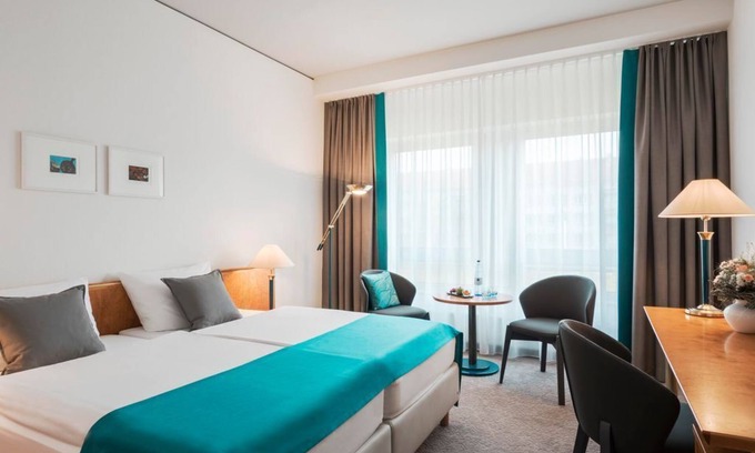 Pirnaische Vorstadt Casa | Standard double room, bathtub - Dorint Hotel Dresden