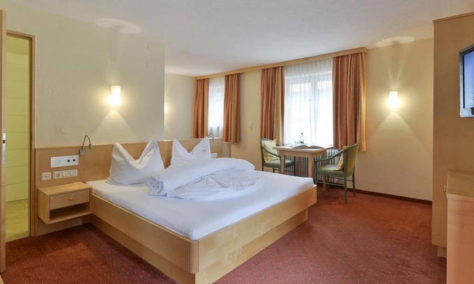 Damuels Casa | Standard family room - Berghotel Madlener