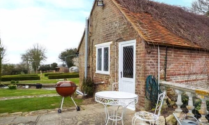 Battle Cabaña | Standard Hill Cottage, NINFIELD
