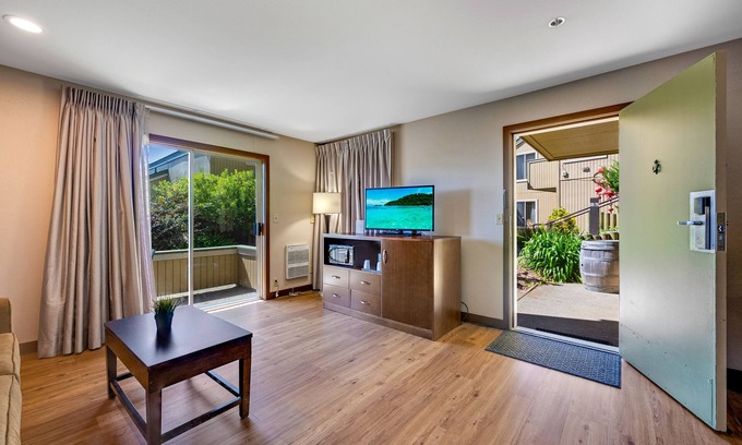 Bodega Bay Casa | Standard King Room with Ocean View