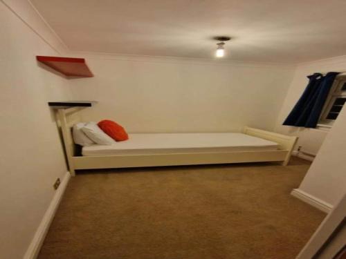 Windsor Hotel | Standard Single Room - Shared