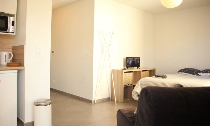 9th Arrondissement Apartamento | Standing City Cozy Apartment Balcony completely Fully equipped