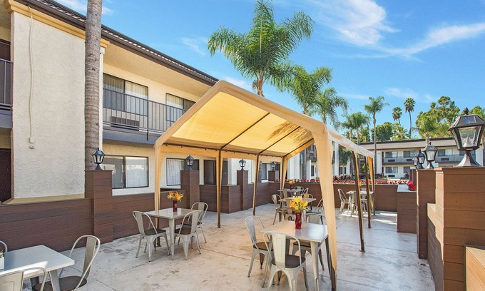 Anaheim Resort Hotel | Stanford Inn & Suites Anaheim