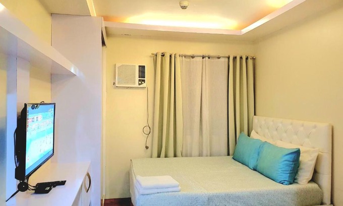 Silang Hotel | Stanford Suites 2 South Forbes Condo - Staycation