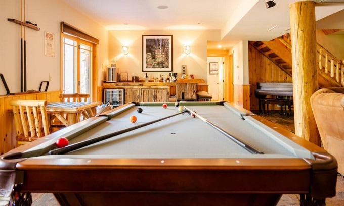 Windham Cabina | Stanley's Mountain Getaway · 5 Min to Skiing | Hot Tub | Fire Pit | Games | Bar