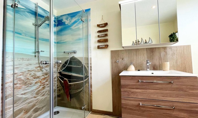 Busumer Deichhausen Apartamento | STANMA - Home by the sea / 150 m to the sea / Terrace / Beach chair