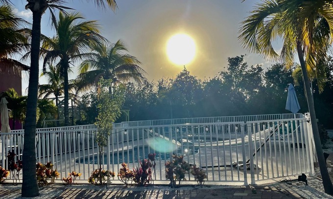 Summerland Key Cabaña | STAR FISH COTTAGE, Sleeps 4 - Summer Vacation, Lobster & Fishing Season is Here!