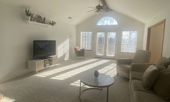 Yosemite Forks Casa | Star gaze 7 minutes from bass lake & 14 miles from the Yosemite entrance.