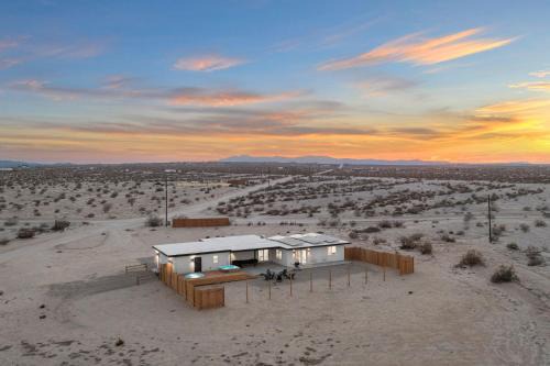 Twentynine Palms Casa | Star gazers with pool modern home on 5 acres!